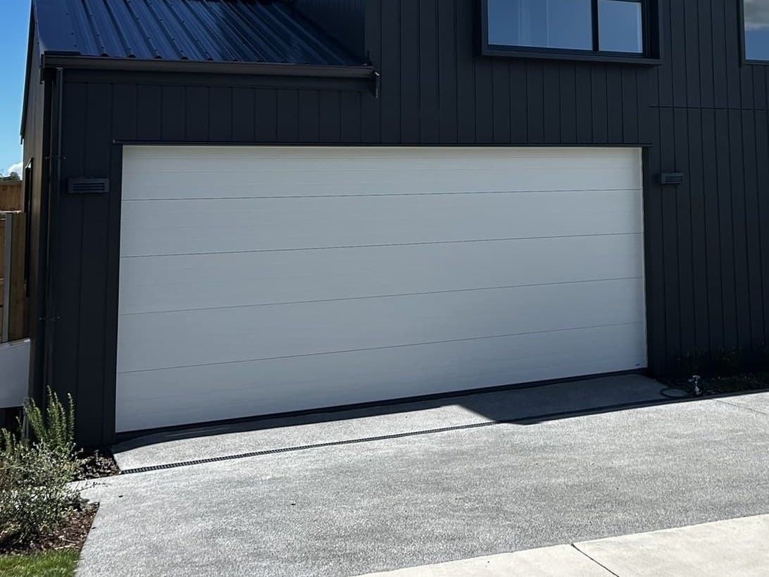 A sectional COLORSTEEL garage door on a North Auckland home
